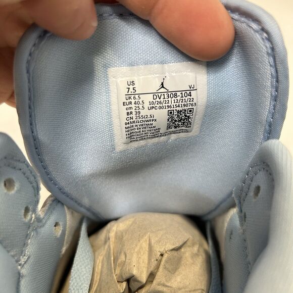 Nike Shoes Air Jordan 1 Mid SE “UNC/Ice Blue" 2024 - Picture 5 of 5